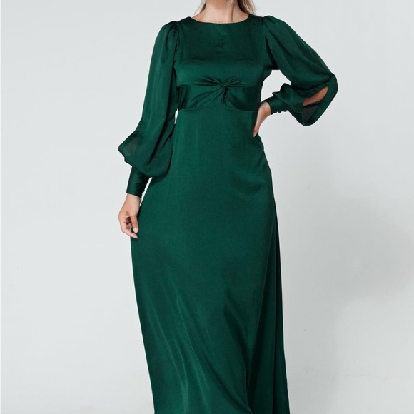 Tahlira Dresses & Skirts - Emerald Green Bishop Sleeve Gown for Weddings